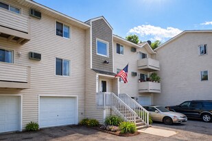 904 Wescott Sq, Unit 0000 in St. Paul, MN - Building Photo