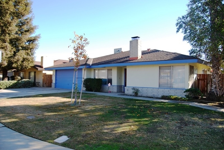 4000 Christmas Tree Ln in Bakersfield, CA - Foto de edificio