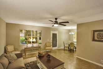 148 Piedmont D in Delray Beach, FL - Building Photo - Building Photo