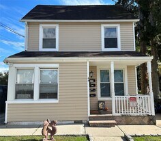 46 Dawson Ave in Kings Park, NY - Building Photo