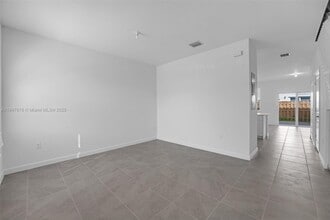 2858 SE 25th Ave in Homestead, FL - Building Photo - Building Photo