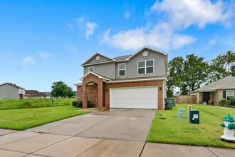 5040 W Colfax Loop in Fayetteville, AR - Building Photo - Building Photo