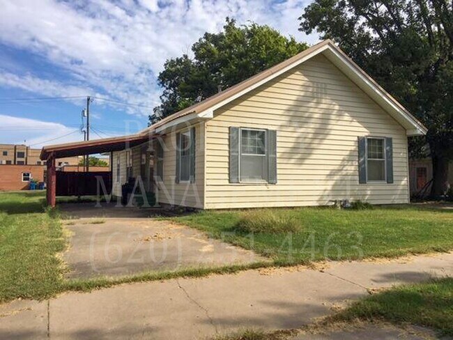 1412 W 5th St in Coffeyville, KS - Building Photo - Building Photo