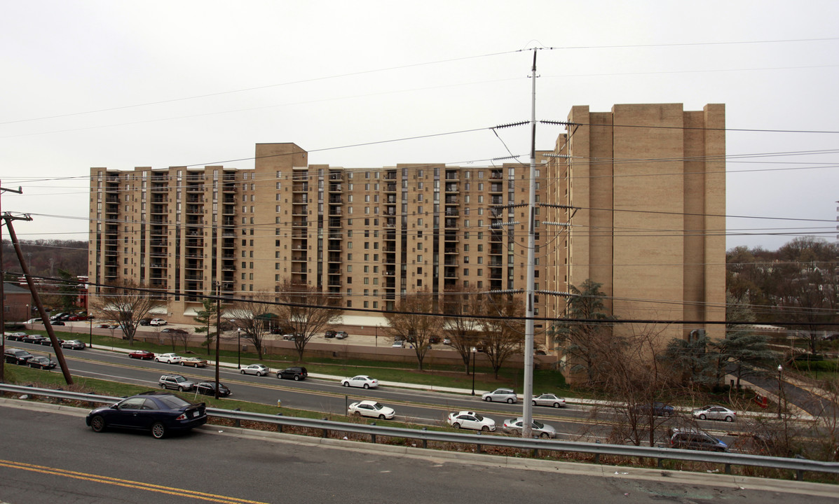 The Brittany in Arlington, VA - Foto de edificio