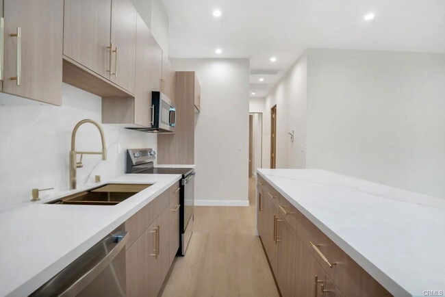 17425 Los Alimos St in Los Angeles, CA - Building Photo - Building Photo