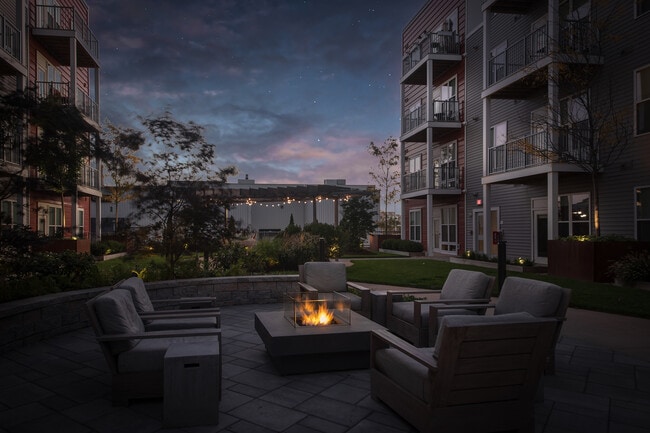 The Batch Yard in Everett, MA - Foto de edificio - Building Photo