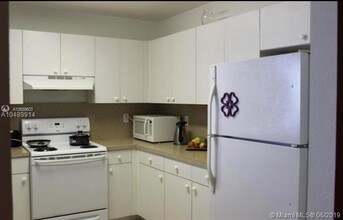 1627 NW 18th St-Unit -404 in Miami, FL - Building Photo - Building Photo