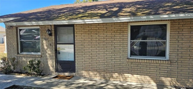 38101 10th Ave in Zephyrhills, FL - Building Photo - Building Photo