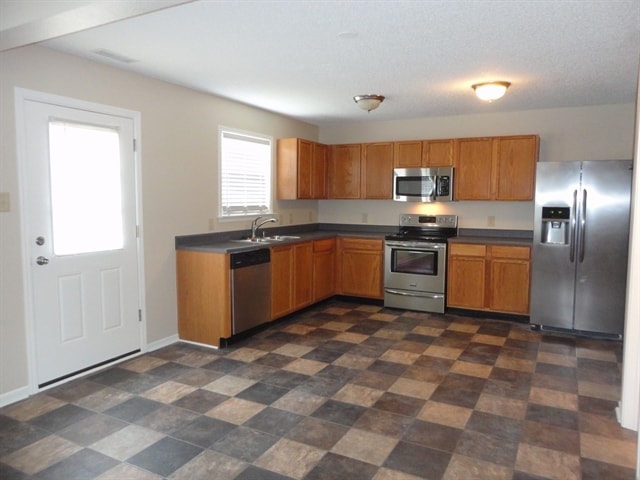 10812 Parker Dr in Indianapolis, IN - Foto de edificio - Building Photo