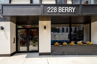 228 Berry St in Brooklyn, NY - Building Photo - Building Photo