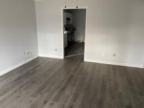 309 S Avenue C Ave in Elgin, TX - Building Photo - Building Photo