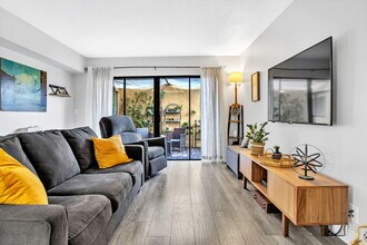 8033 NW 71st Ct in Tamarac, FL - Building Photo - Building Photo