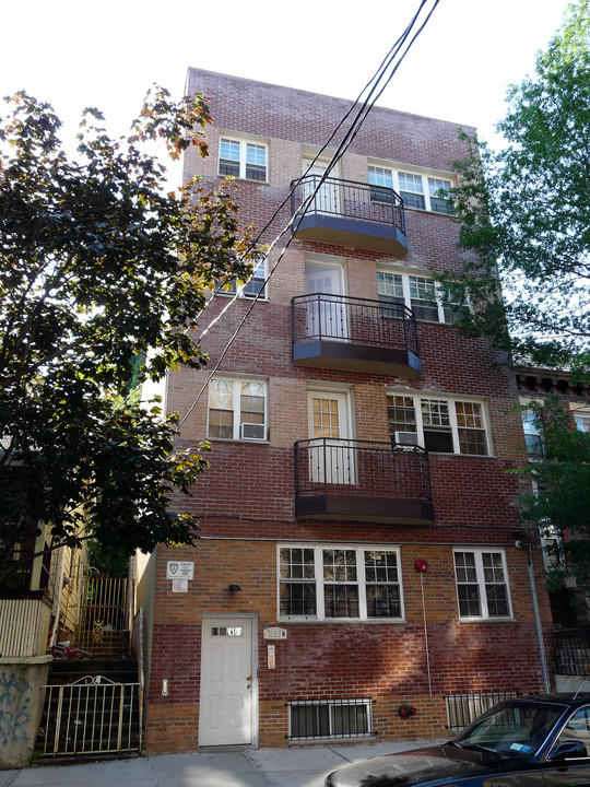 3180B Villa Ave in Bronx, NY - Building Photo