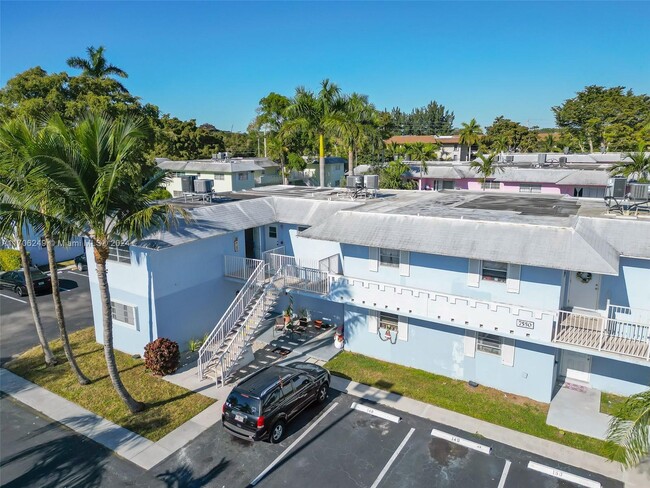 7550 SW 82nd St in Miami, FL - Building Photo - Building Photo