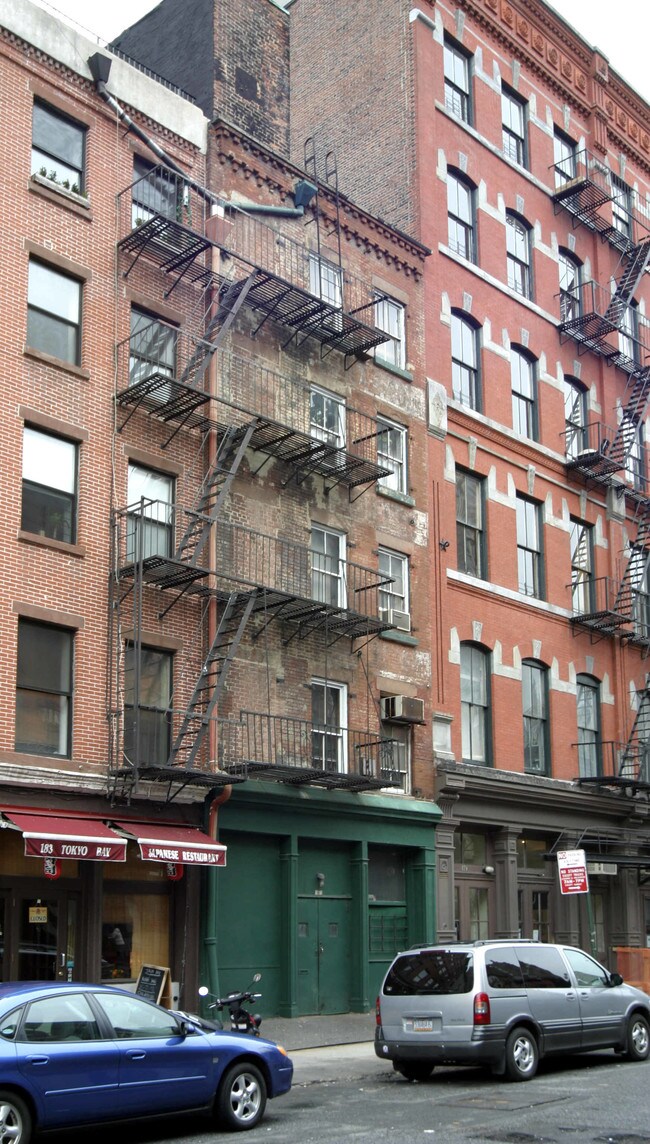 Elavator Apartment in New York, NY - Building Photo - Building Photo
