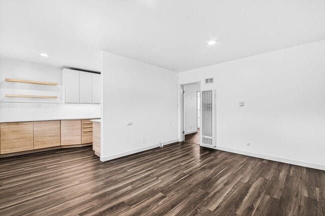 4308 E 4th St, Unit 03