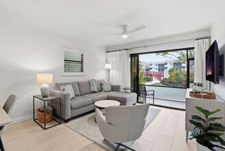 600 Neapolitan Way, Unit SI ID1494627P in Naples, FL - Building Photo - Building Photo