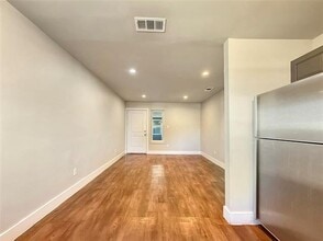 740 Edgemont Ave in Dallas, TX - Building Photo - Building Photo