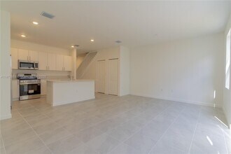 1075 SE 2nd St in Florida City, FL - Building Photo - Building Photo
