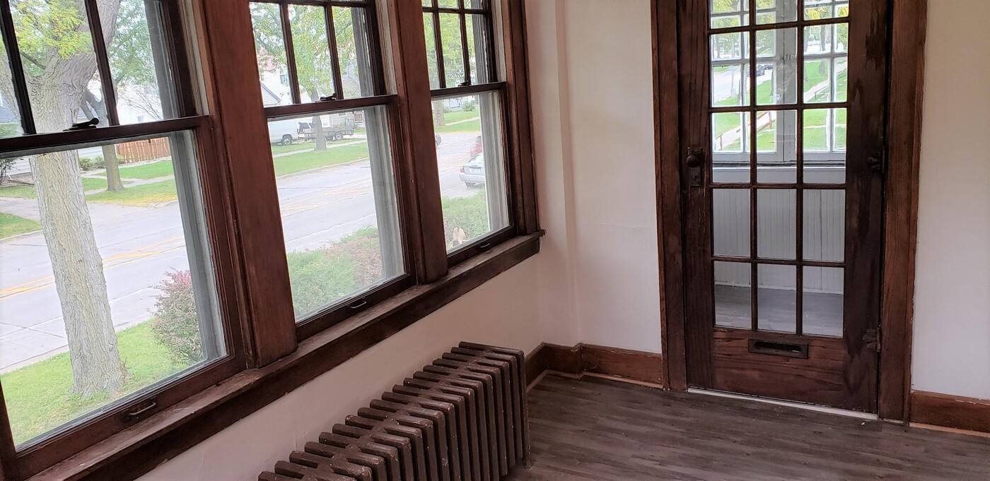 1827 E Oklahoma Ave in Milwaukee, WI - Building Photo