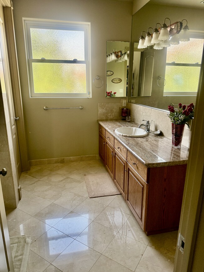 22110 Rolling Ridge Dr in Santa Clarita, CA - Foto de edificio - Building Photo