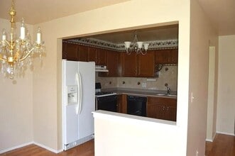 877 Cross Creek Dr W in Roselle, IL - Building Photo - Building Photo