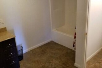 14 Cemetery Rd in Park City, MT - Foto de edificio - Building Photo