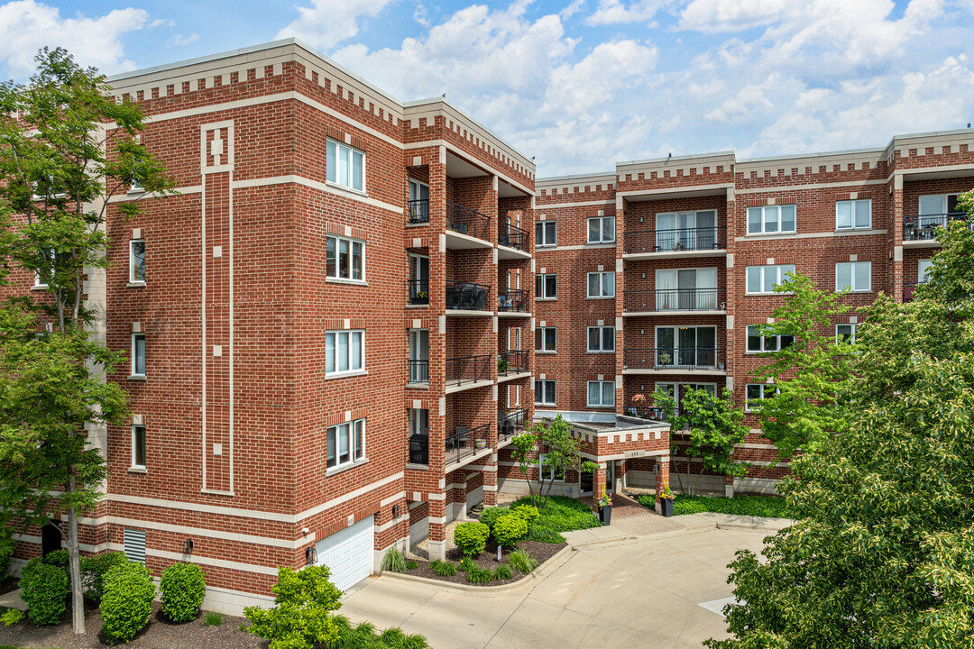 Waterford Place II in Wheaton, IL - Building Photo