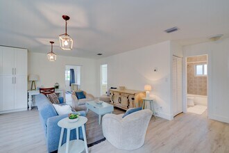 1036 Coral Dr in Boynton Beach, FL - Building Photo - Building Photo