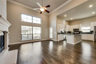 915 Birds Fort Trail in Arlington, TX - Building Photo - Building Photo