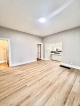 4932 Roanoke St in Cincinnati, OH - Foto de edificio - Building Photo