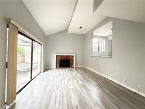 1145 E Arcadia Ave, Unit 4 in Arcadia, CA - Foto de edificio - Building Photo