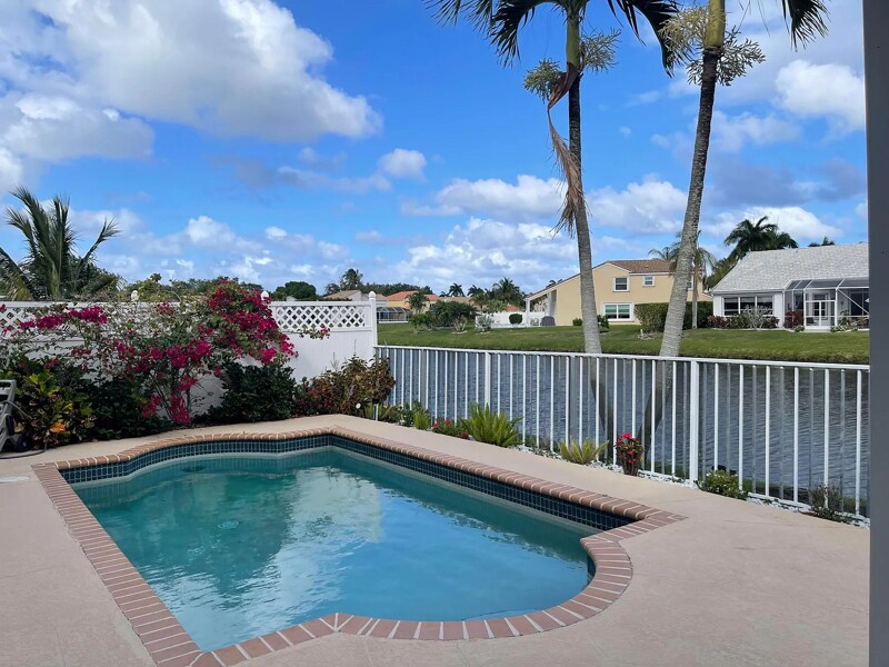 1048 Siena Oaks Cir E in Palm Beach Gardens, FL - Building Photo