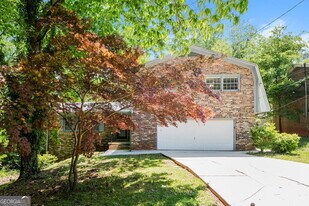 3433 Comet Cir in Decatur, GA - Building Photo