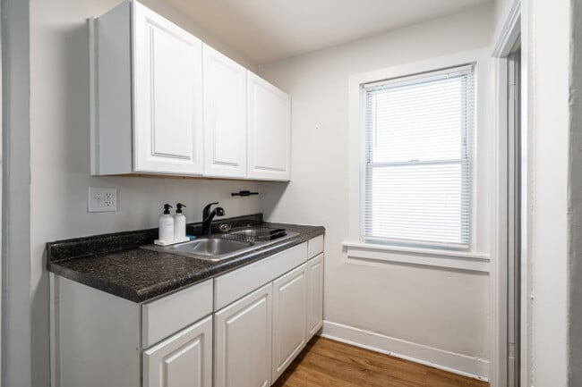 property at 1529 N Jefferson St