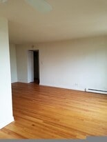 3711 N Pine Grove Ave, Unit 521 in Chicago, IL - Building Photo