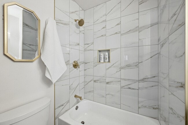 2802 Whitis Avenue in Austin, TX - Foto de edificio - Building Photo