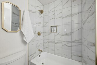 2802 Whitis Avenue in Austin, TX - Foto de edificio - Building Photo