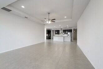 1841 Henley St in St. Cloud, FL - Foto de edificio - Building Photo