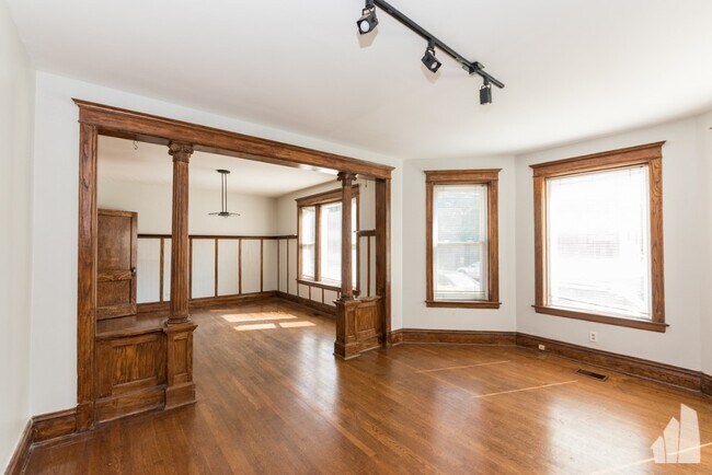 4008 N Southport Ave, Unit 1