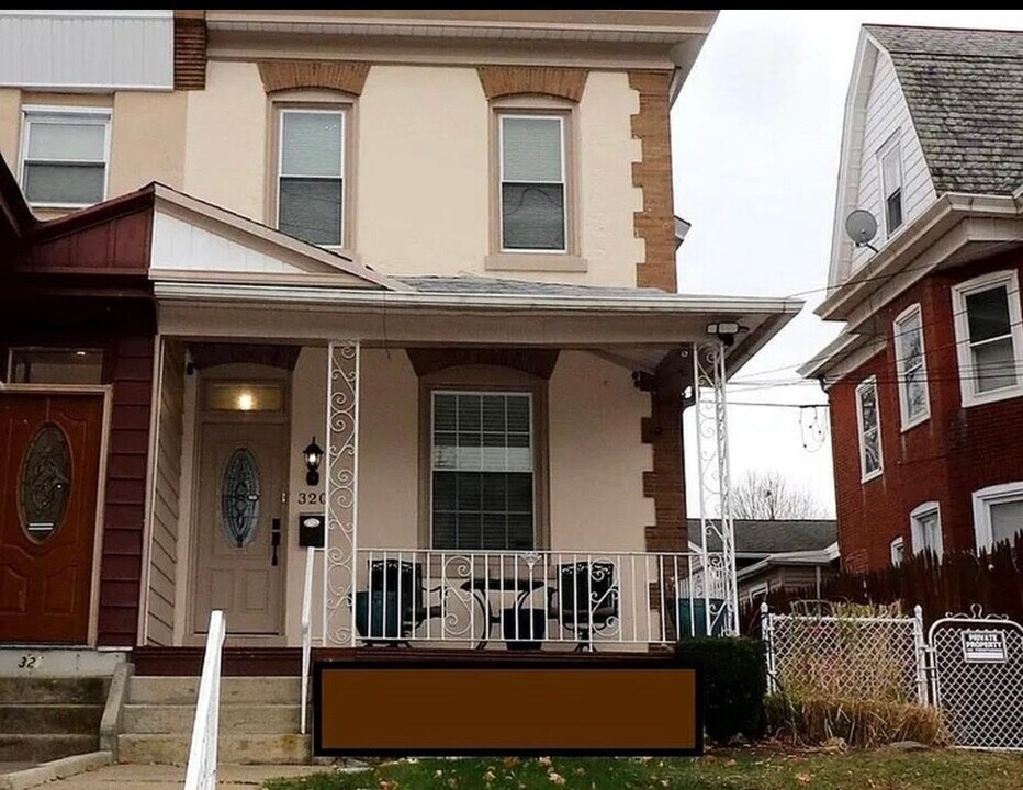 321 Loney St, Unit 320 unit C in Philadelphia, PA - Building Photo