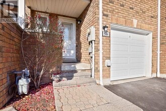 334 Sparrow Cir in Pickering, ON - Building Photo - Building Photo