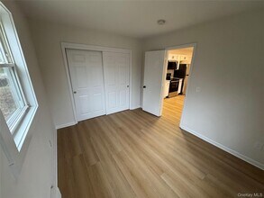 98 E Market St in Hyde Park, NY - Building Photo - Building Photo