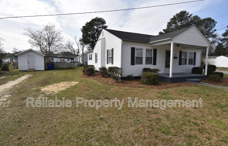 300 Catherine St in Benson, NC - Building Photo