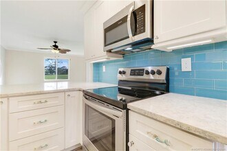 5323 SE Miles Grant Rd in Stuart, FL - Building Photo - Building Photo