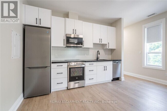 9 Munn St in Hamilton, ON - Building Photo - Building Photo