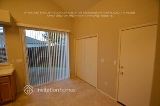 6801 Hampton Cove Way in Sacramento, CA - Foto de edificio - Building Photo