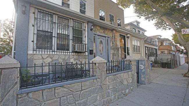 429 Milford St in Brooklyn, NY - Building Photo - Building Photo