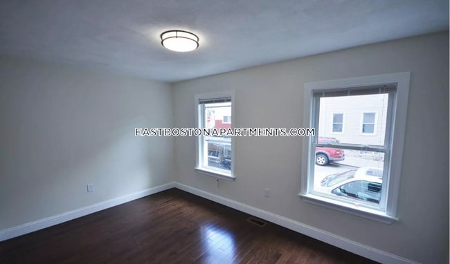 130 Brooks St, Unit 1 in Boston, MA - Building Photo - Building Photo