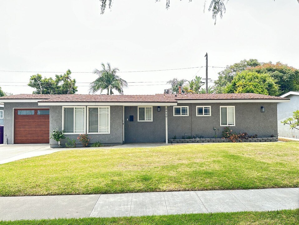 6920 E Bacarro St in Long Beach, CA - Building Photo